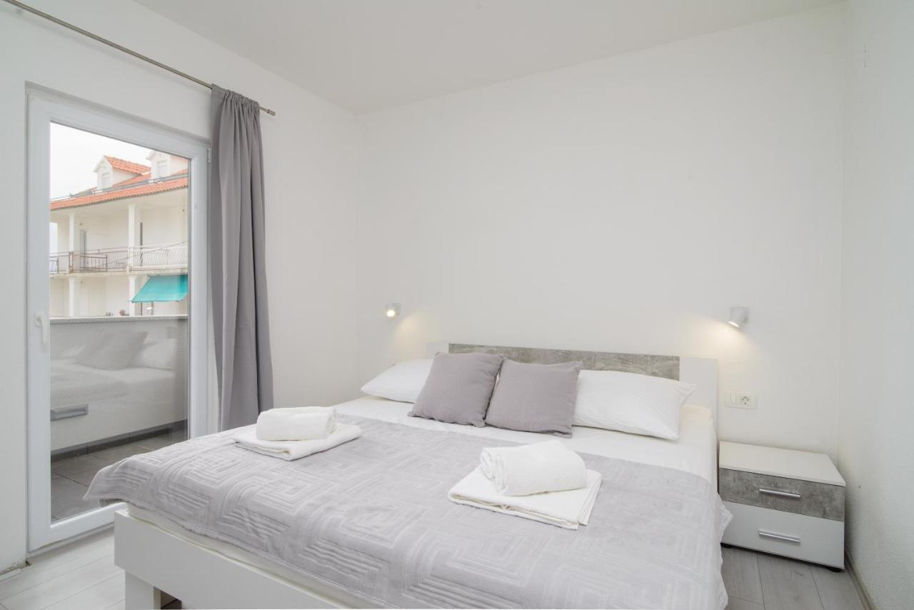 Apartments Pelja Trogir Ngoại thất bức ảnh
