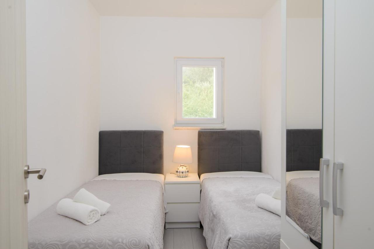 Apartments Pelja Trogir Ngoại thất bức ảnh